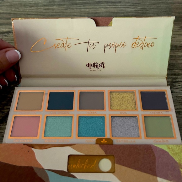 Alamar Cosmetics Destino Eyeshadow Palette Vibrant Colorful Shimmer Shadows - Picture 4 of 6